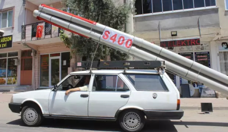 Viral olan o fotoğraf: Kartalın sırtında S-400